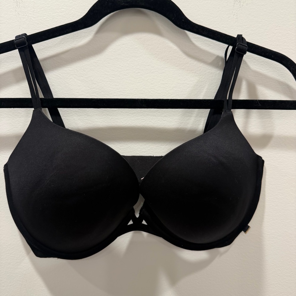 ✅ 5/$25 Victoria's Secret 32DDD 32F very sexy push-up Black padded Underwire Bra